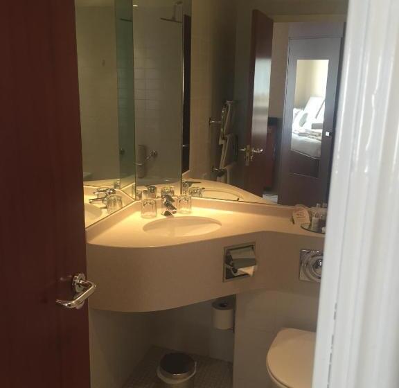 ファミリールーム, Alona