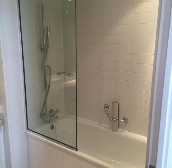 ファミリールーム, Alona