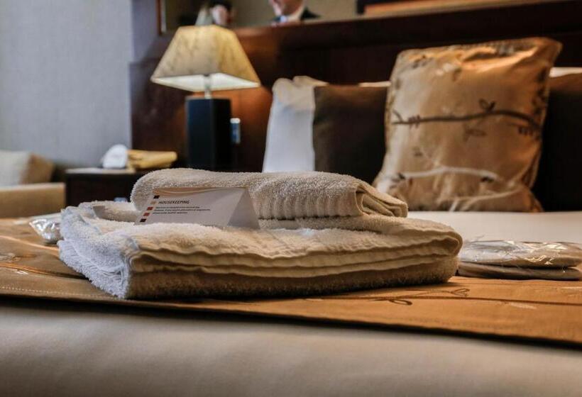 ファミリールーム, Alona