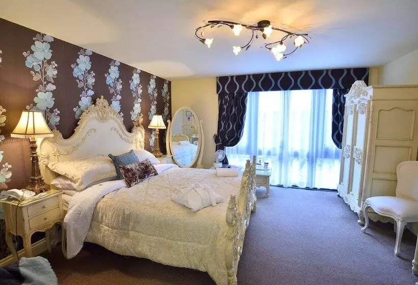 اتاق سوپریور, Angmering Manor
