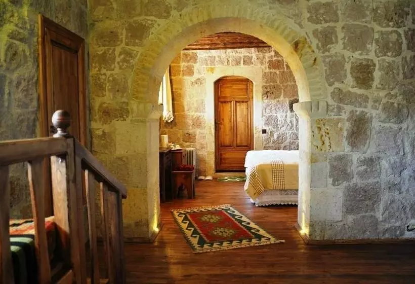 اتاق خانوادگی, Aravan Evi