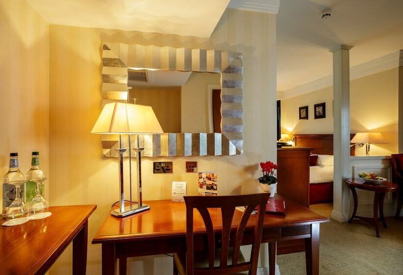 جناح جونيور, Bryn Meadows Golf, Hotel & Spa