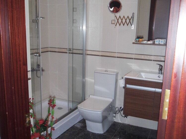 اتاق استاندارد سه نفره, Daphne