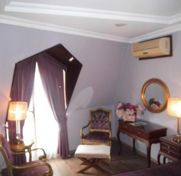 اتاق لوکس, Daphne