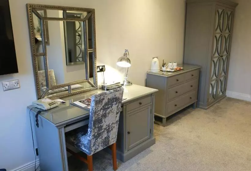 デラックスルーム, De Rougemont Manor Hotel & Suites