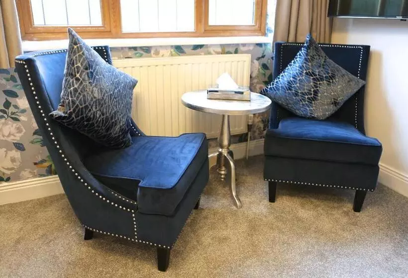 デラックスルーム, De Rougemont Manor Hotel & Suites