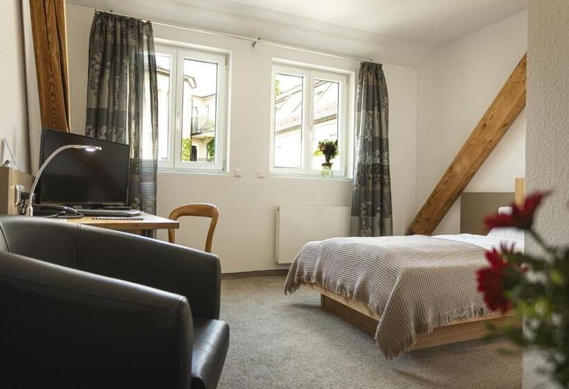 스탠다드 싱글 룸, Dom