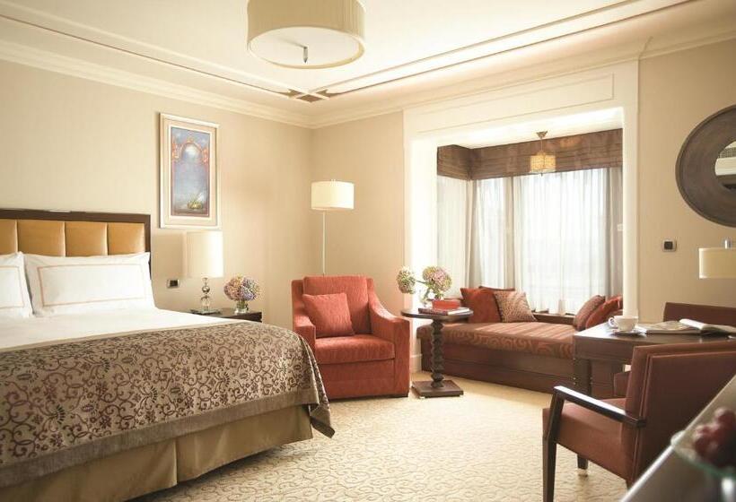 اتاق سوپریور با تخت بزرگ, Four Seasons Hotel Istanbul At The Bosphorus