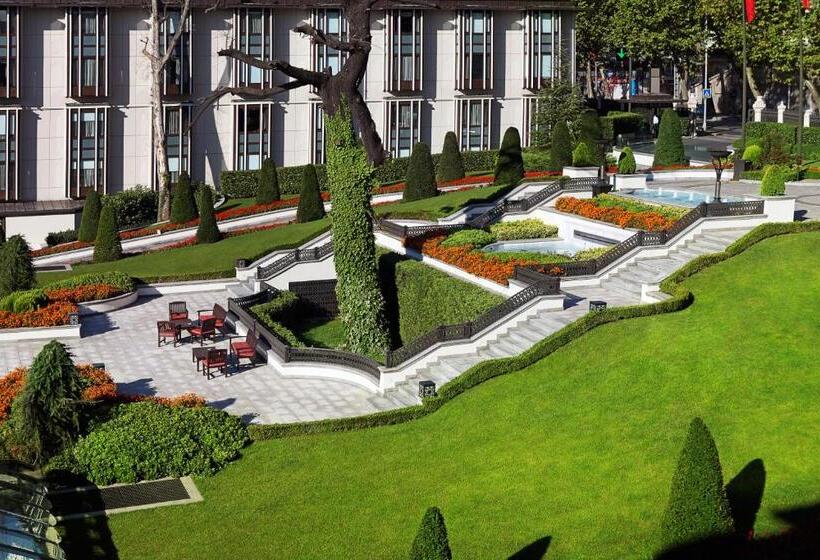 キングサイズベッドのスタンダードルーム, Four Seasons Hotel Istanbul At The Bosphorus