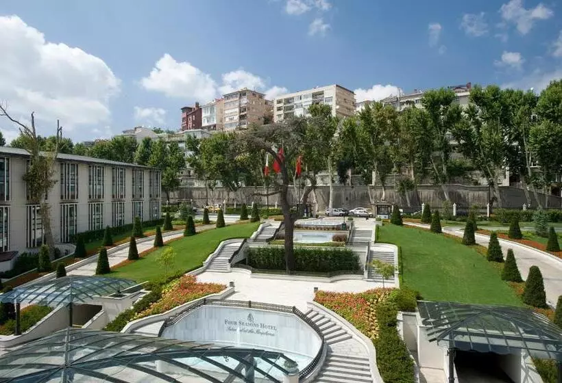 Standard Room King Size Bed, Four Seasons Hotel Istanbul At The Bosphorus