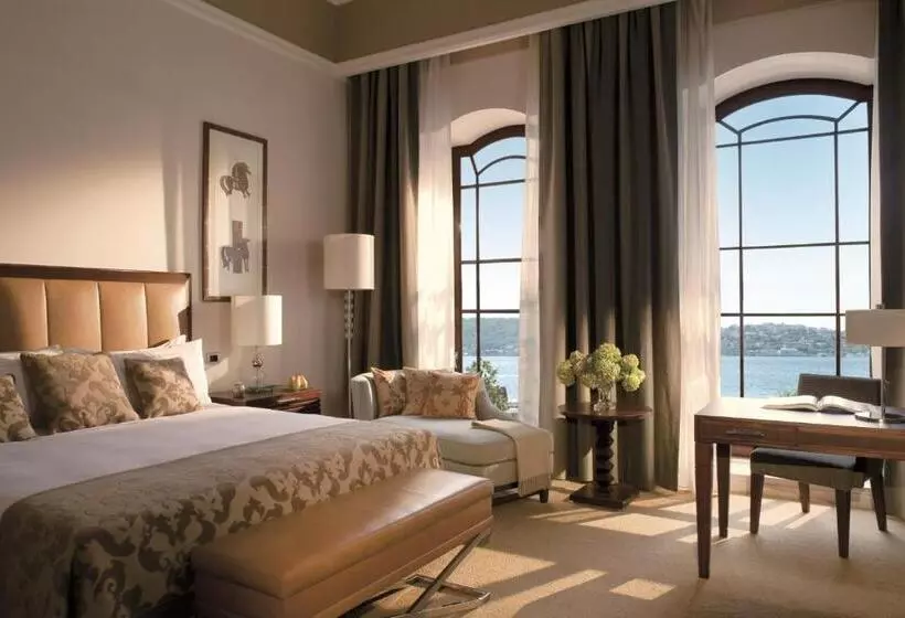 Standard Room King Size Bed, Four Seasons Hotel Istanbul At The Bosphorus
