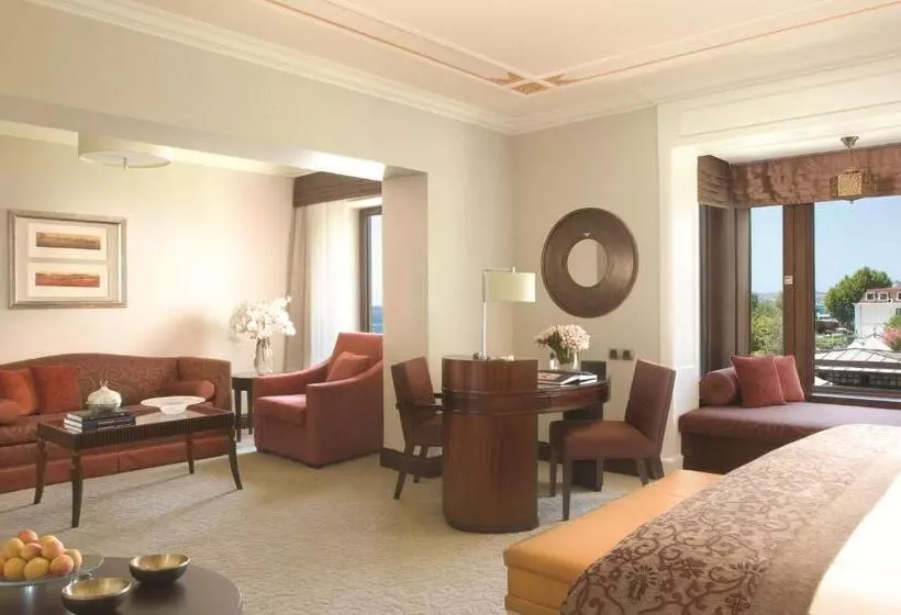 Junior Suite King Bed, Four Seasons Hotel Istanbul At The Bosphorus