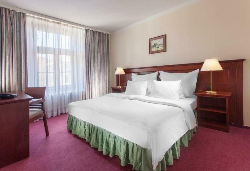 Quarto Estandar, Lunik