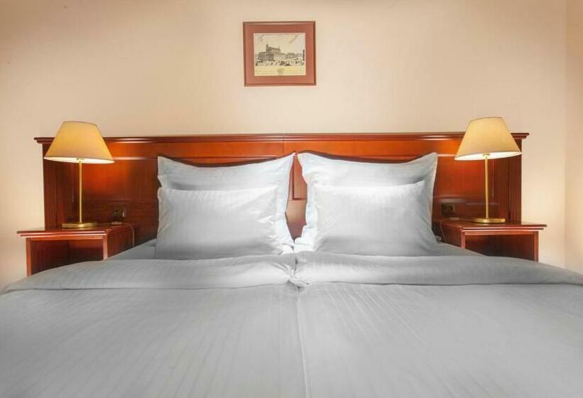 Quarto Estandar, Lunik