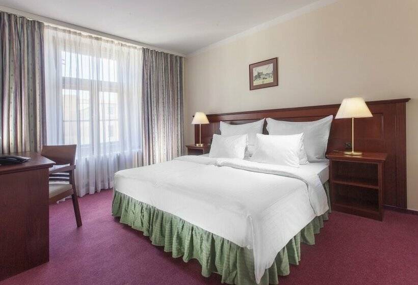 Quarto Estandar, Lunik