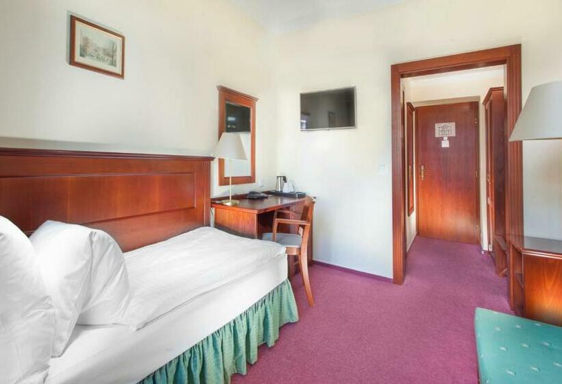 Quarto Estandar Individual, Lunik