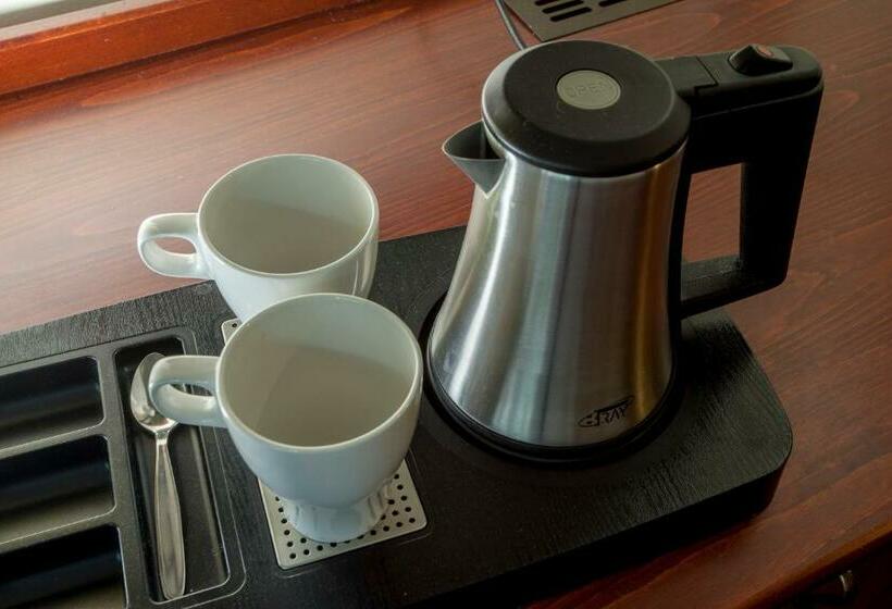 Quarto Estandar Individual, Lunik