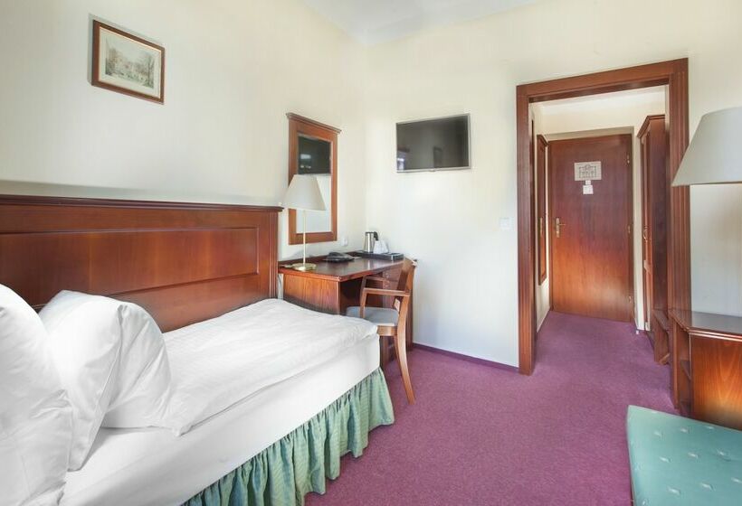 Quarto Estandar Individual, Lunik