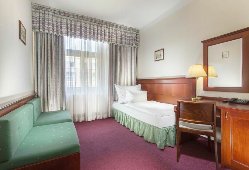 Quarto Estandar Individual, Lunik