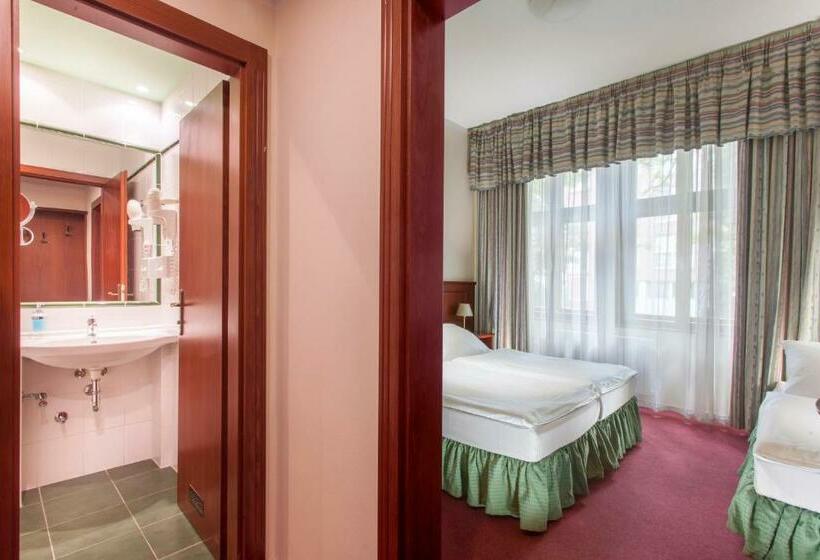 Quarto Triplo Estandar, Lunik