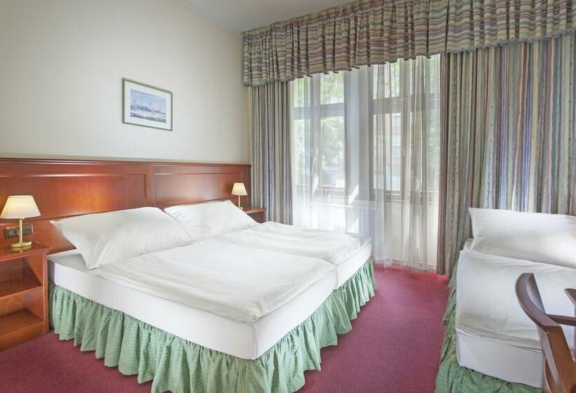 Quarto Triplo Estandar, Lunik