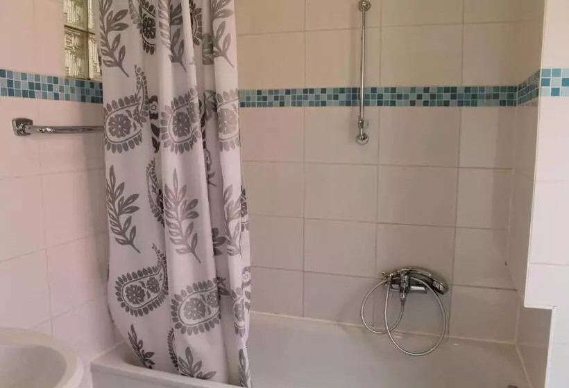 スタンダードルーム, Margit