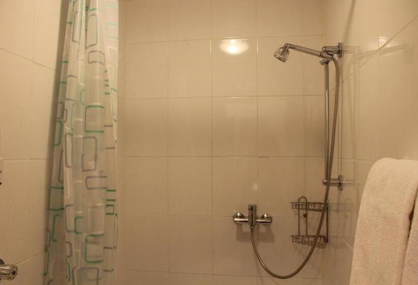 四人标准间, Margit