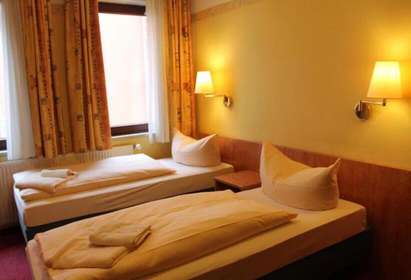 四人标准间, Margit