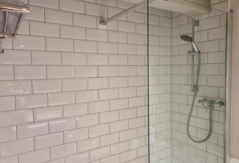 חדר סופריור, Priory Inn