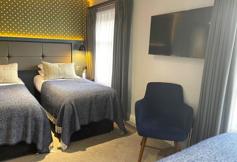 패밀리 룸, The Churchill