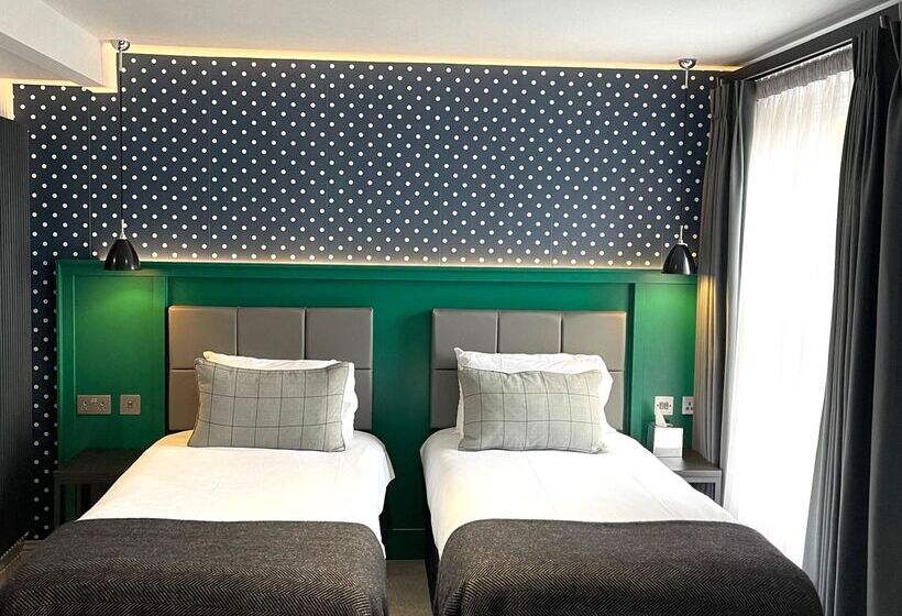 스탠다드 룸, The Churchill