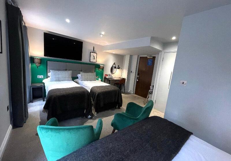 패밀리 룸, The Churchill