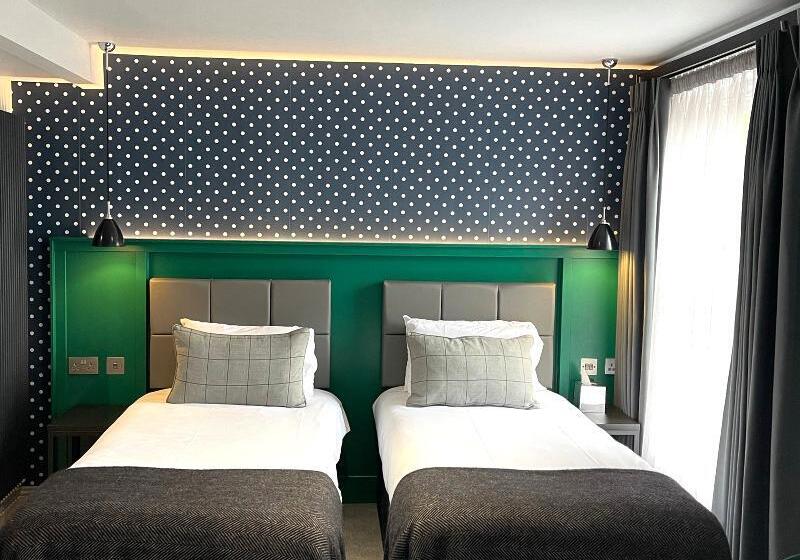 스탠다드 룸, The Churchill