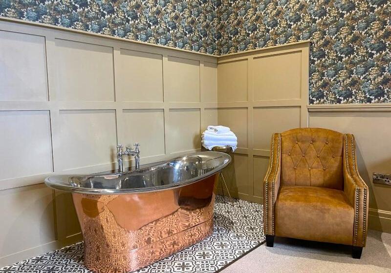 디럭스 룸, The Churchill