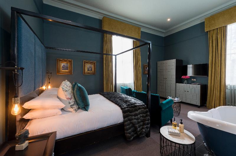 디럭스 룸, The Churchill