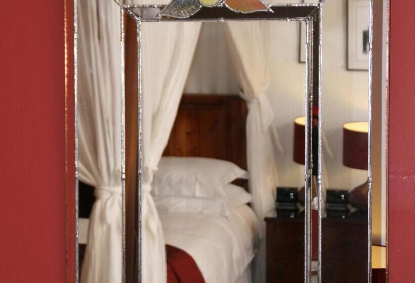 Номер Стандарт, The Claremont