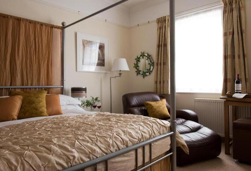 Номер Стандарт, The Claremont