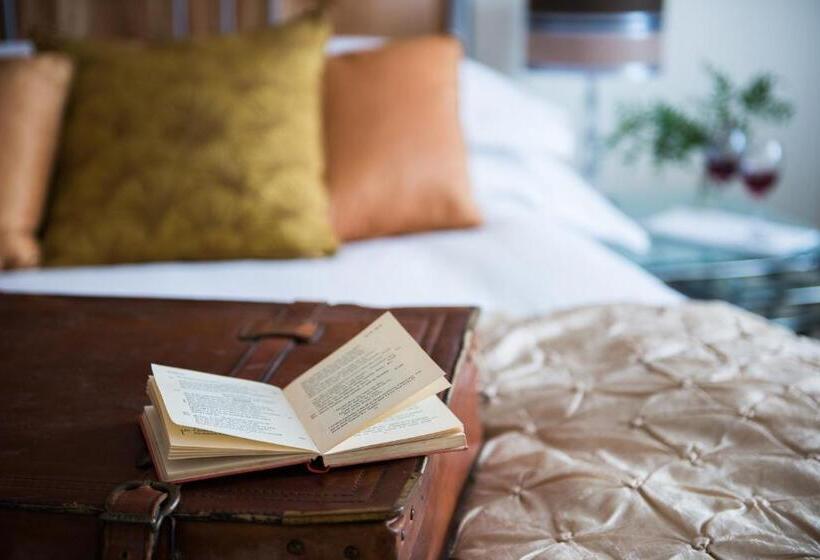 Номер Стандарт, The Claremont