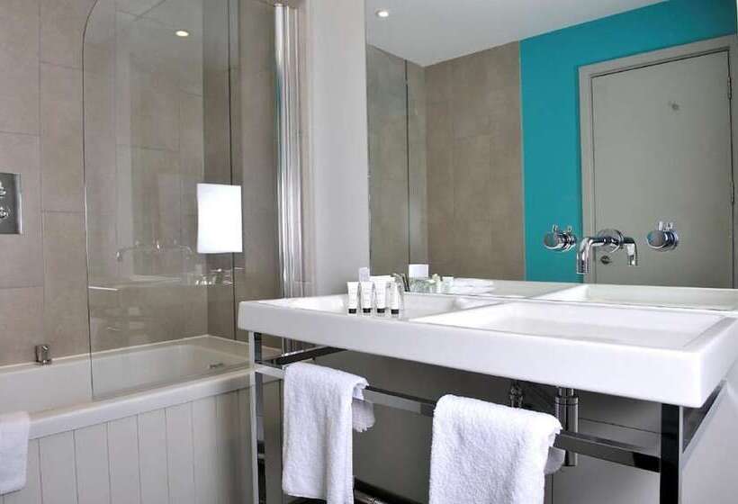 Номер Deluxe, The Cornwall Hotel Spa & Lodges
