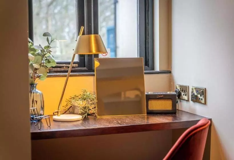 اتاق استاندارد برای معلولان, The Crown Inn