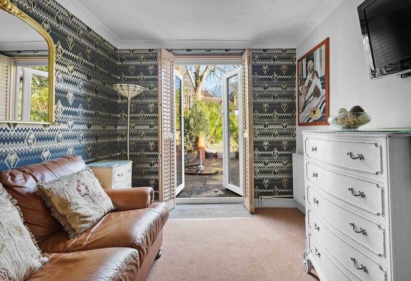 سوییت با چشمانداز باغ, The Somerville