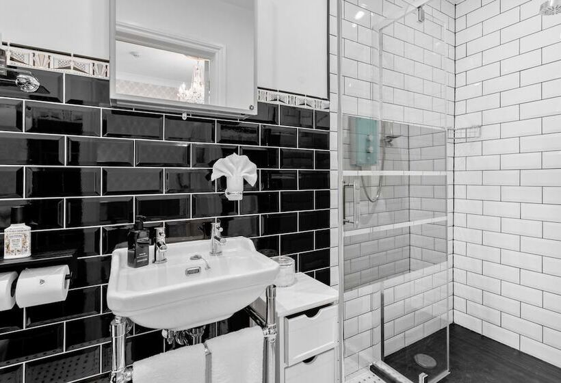 سوییت جونیور, The Somerville