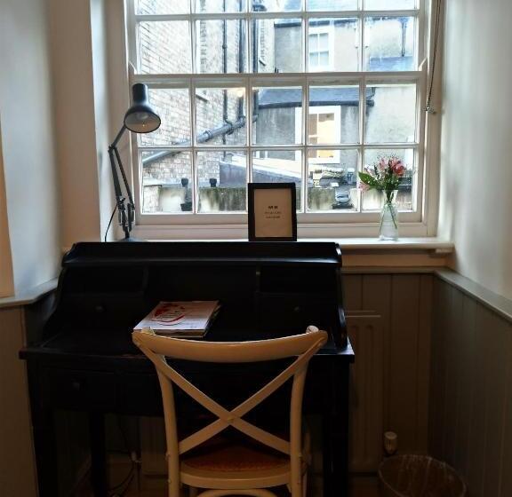 디럭스 룸, Tower House Guest House