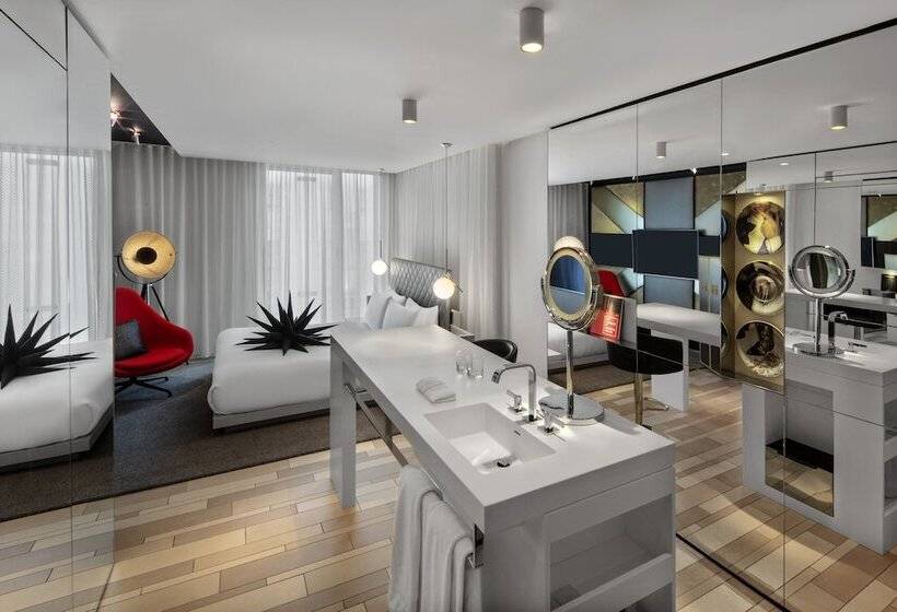 スタンダードルーム, W London