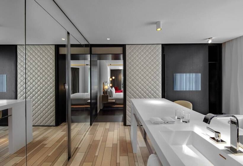 スイート, W London