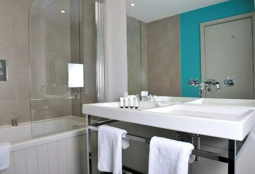 اتاق لوکس, The Cornwall Hotel Spa & Lodges