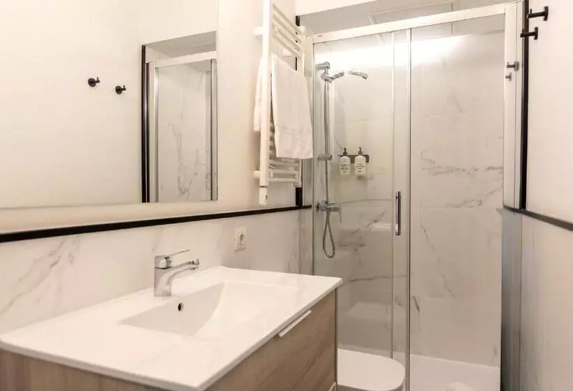 اتاق استاندارد با بالکن, Uma Suites Atocha
