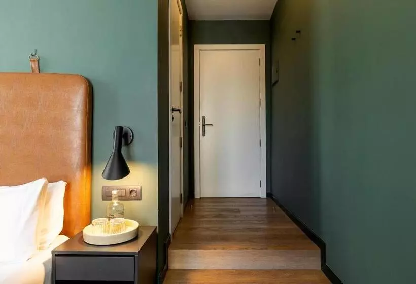 اتاق استاندارد با بالکن, Uma Suites Atocha