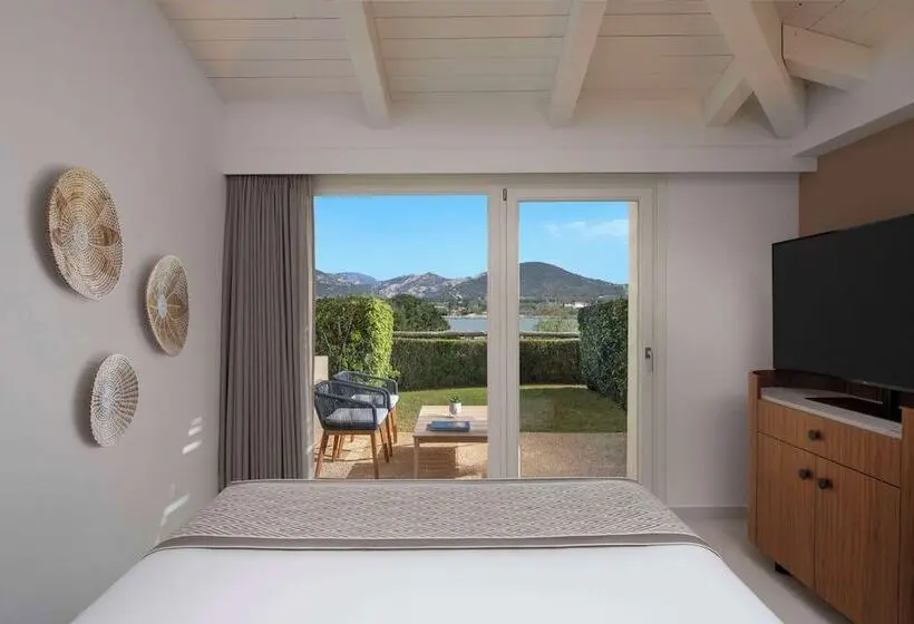 デラックスファミリールーム, Baia Di Chia Resort Sardinia, Curio Collection By Hilton