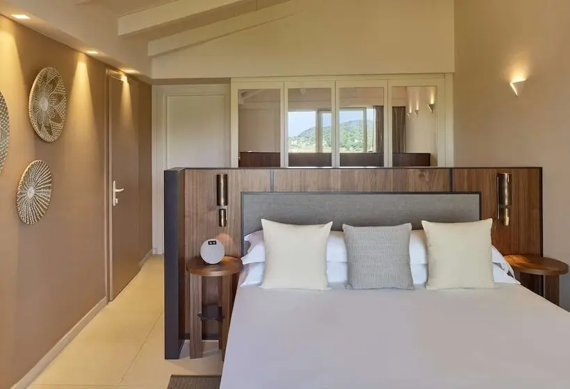 デラックスファミリールーム, Baia Di Chia Resort Sardinia, Curio Collection By Hilton